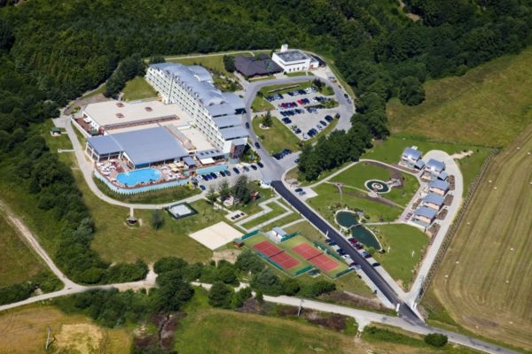Letecký pohľad na hotel Kaskady Hotel & Spa Resort